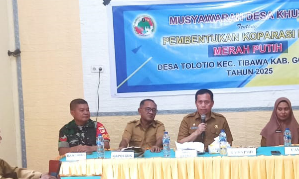 Babinsa Dukung Rapat Musdes Pembentukan Koperasi Merah Putih Tahun 2025 di Desa Tolotio